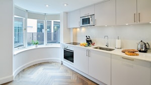 Knightsbridge Luxury image 3