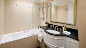 Knightsbridge Luxury image 2