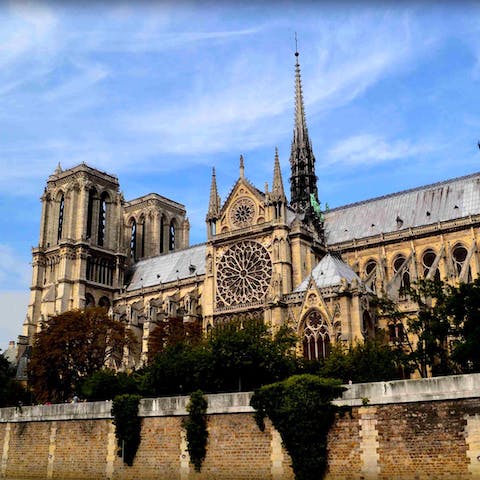 Cross the water to visit Notre-Dame de Paris, nine minutes away