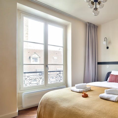 Open up the French windows in the bedroom and peer over the balconette