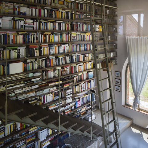 Never run out of reading material, thanks to the floor-to-ceiling bookshelves