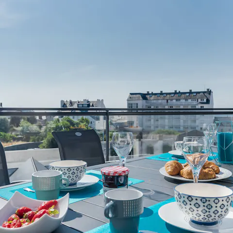 Have breakfast on the balcony