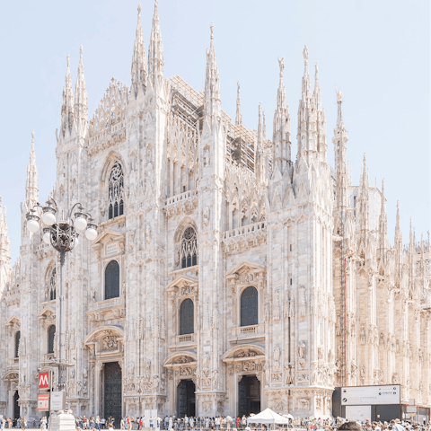 Walk to the beautiful Duomo di Milano in only five minutes