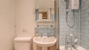 Hen House Hideaway image 3