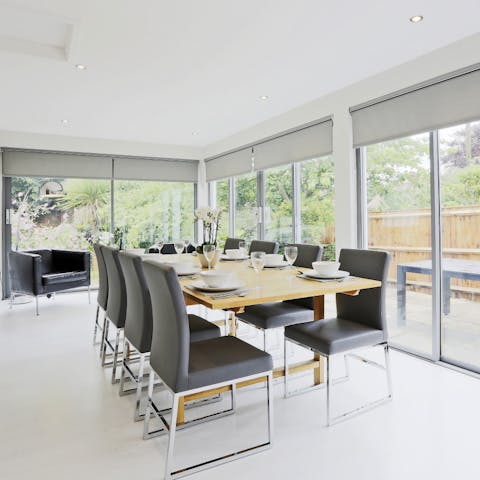 Spend time with your family around the dining table, blessed with natural light