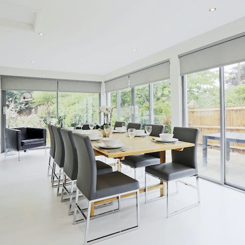 Spend time with your family around the dining table, blessed with natural light