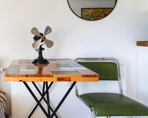 The vintage mismatch-style furniture