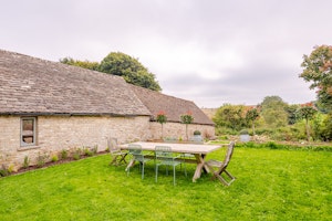 The Rustic Barnhouse image 11