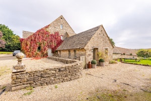 The Rustic Barnhouse image 8
