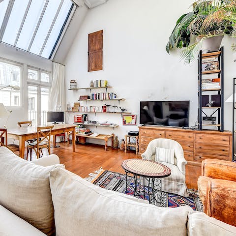 Get cosy and enjoy the ambience of this charming studio