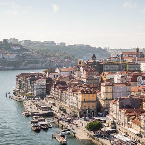 Take the scenic stroll towards Porto's vibrant riverside 