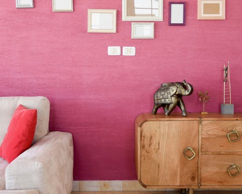 The hot pink statement wall