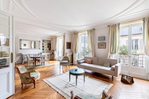 The Parisian Grace image 1