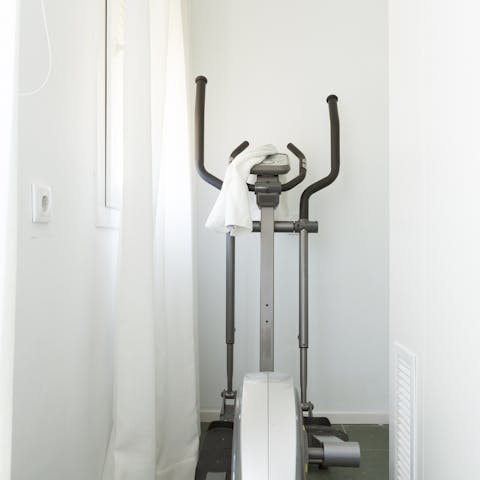 The exercise machine in the masterbedroom