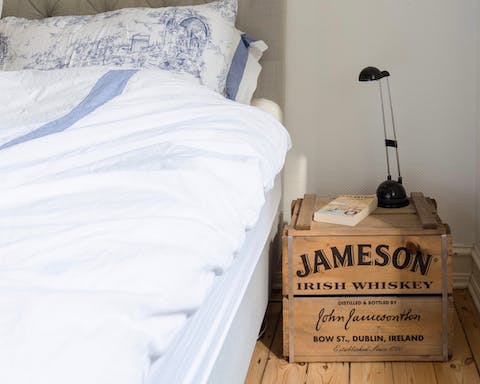 The quirky whiskey crate sidetable