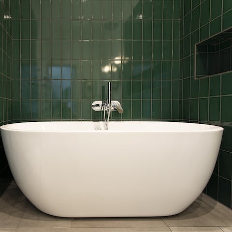 Soak all night in the freestanding  tub with a G&T