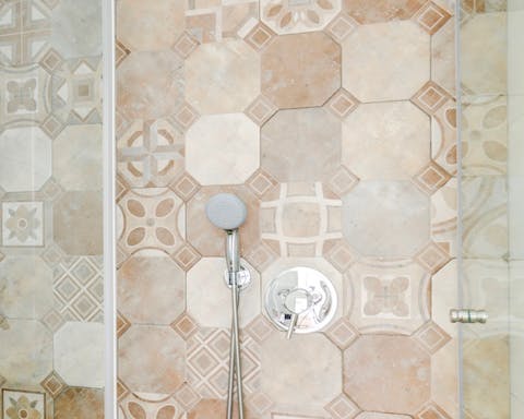 The decorative tiles in the shower