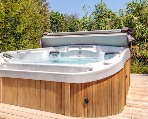 Unwind in the outdoor Jacuzzi after a busy day spent exploring the city