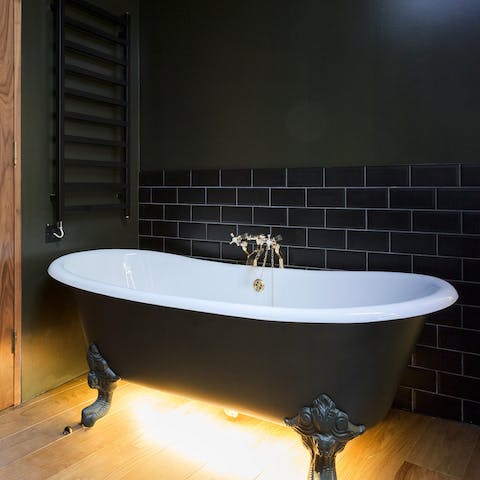The black chrome bathtub
