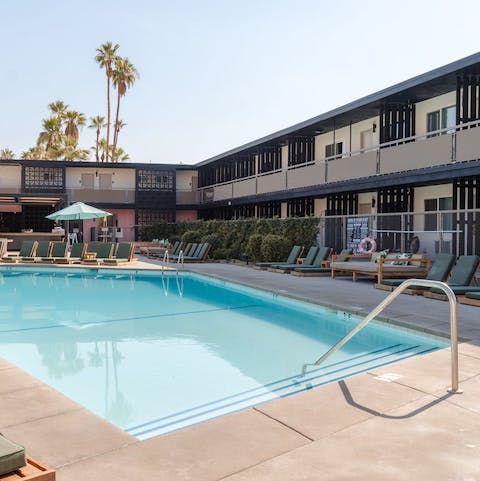 Enjoy a cooling swim under the hot Californian sun in the communal pool