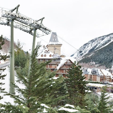 Walk less than five minutes to find ski lifts and slopes of Baqueira Beret