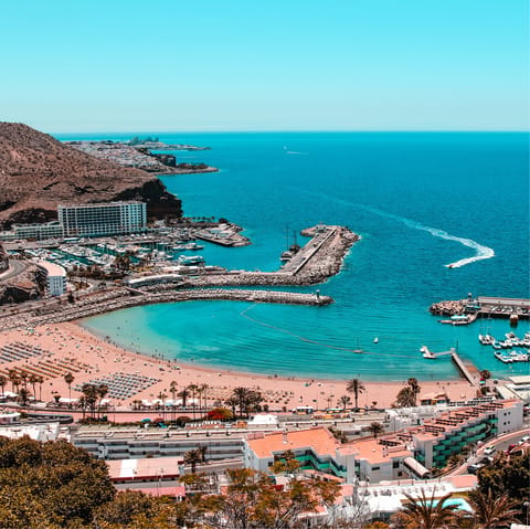 Enjoy staying close to Gran Canaria's Playa de las Canteras 