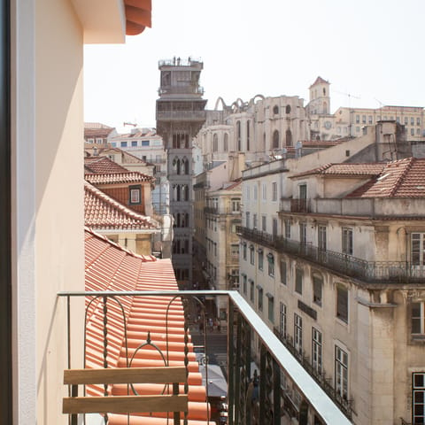 Stay just a few steps away from the famous Santa Justa Lift