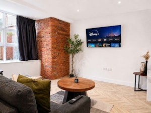 Red Brick Reverie image 6