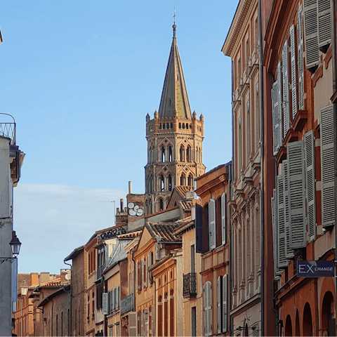 Discover the historic heart of Toulouse whilst wandering the central streets