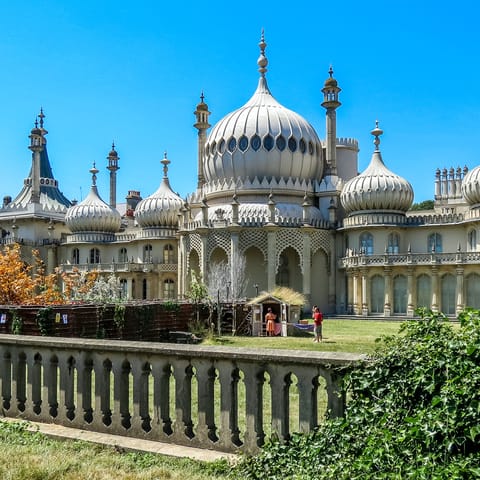 Walk just ten minutes to the spectacular Royal Pavilion 