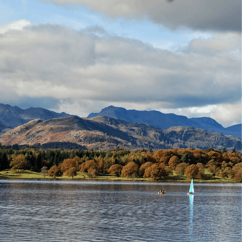 Gain a whole new perspective on the breathtaking landscapes from the waters of Lake Windermere – England's largest lake is little more than a fifteen-minute walk
