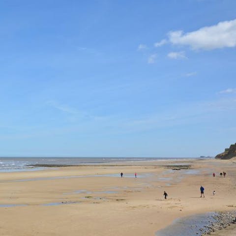 Walk to the nearest beach in ten minutes