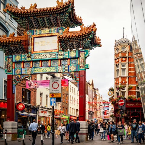 Explore the various restaurants of Chinatown