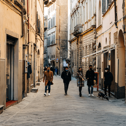 Reach the centre of Cortona in just three minutes by foot