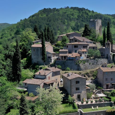 Discover the Chianti region from the quaint Tuscan village of Gaiole