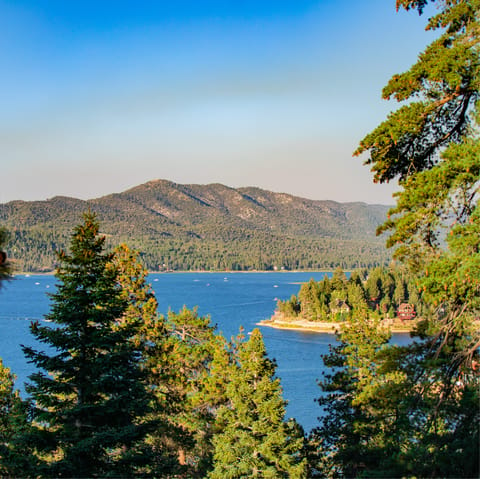 Enjoy a relaxing stay on the lake's quiet north shore
