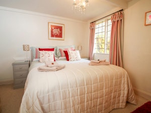 The Chalford Cottage image 10