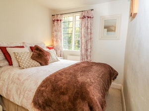 The Chalford Cottage image 8
