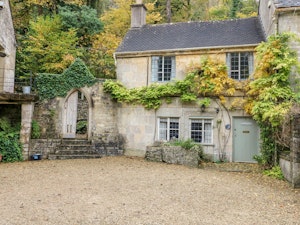 The Chalford Cottage image 1