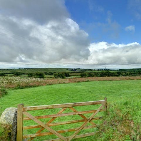 Enjoy the Bodmin Moor walking trails right on your doorstep – King Arthur's Hall is a forty-minute stroll away 