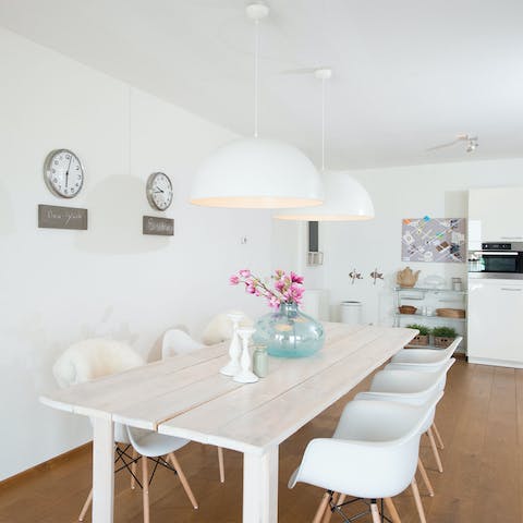 Dine together in this charming home from home