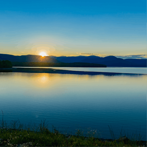 Enjoy an early-morning hike around Ashoken Reservoir