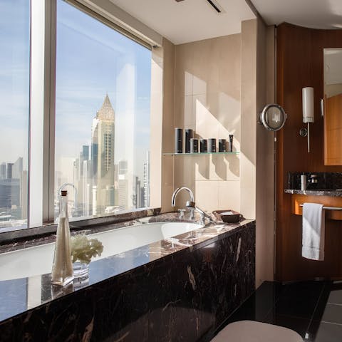 Relax with a glass of wine and admire the city views in the bathtub 