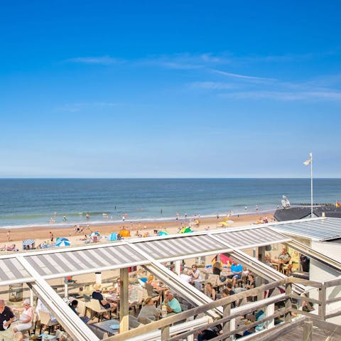 Stay in the heart of Domburg, just 200 metres away from the sea