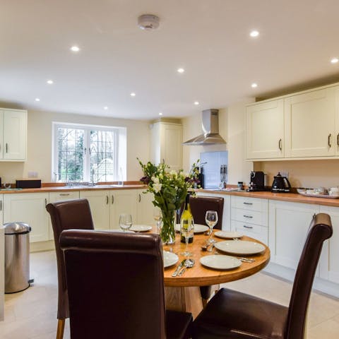 Get together for a cosy evening meal in the well-equipped kitchen