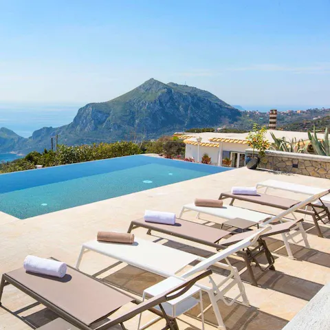 Swim right out into panoramic views from your infinity pool 