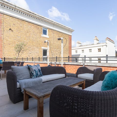 Relax on the roof terrace, the perfect place for sundowners