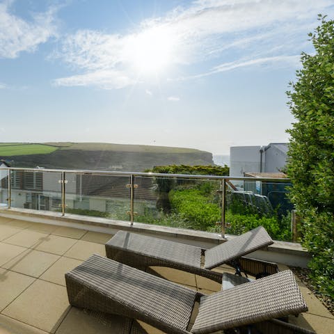 Sunbathe on the balcony 