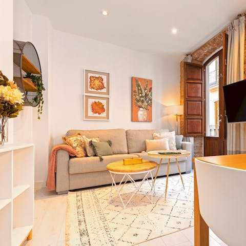 Relax in the living room with a glass of Spanish wine after a day of exploring