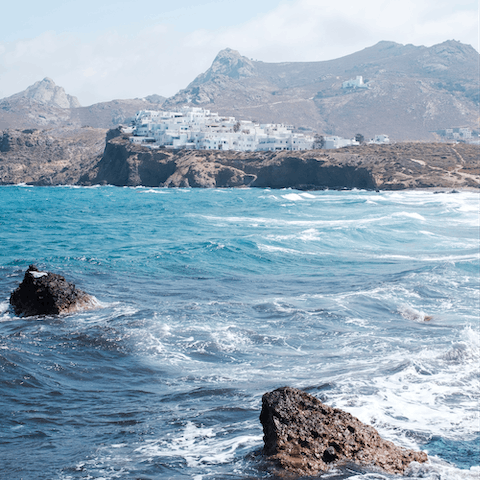 Discover the mountain villages, long beaches and ancient ruins of Naxos